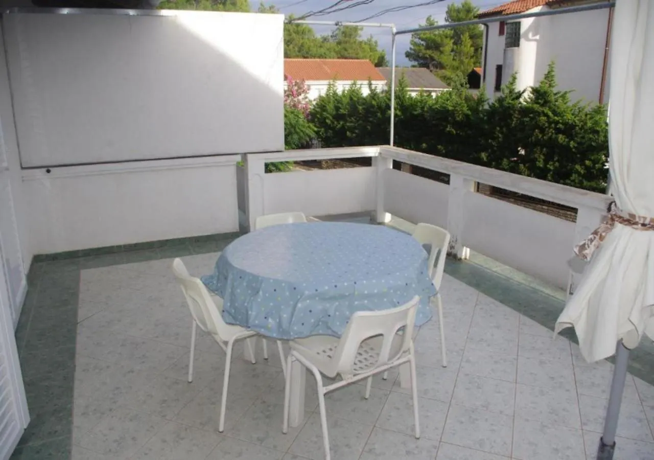 Gama 2 Apartment Vir Croatia