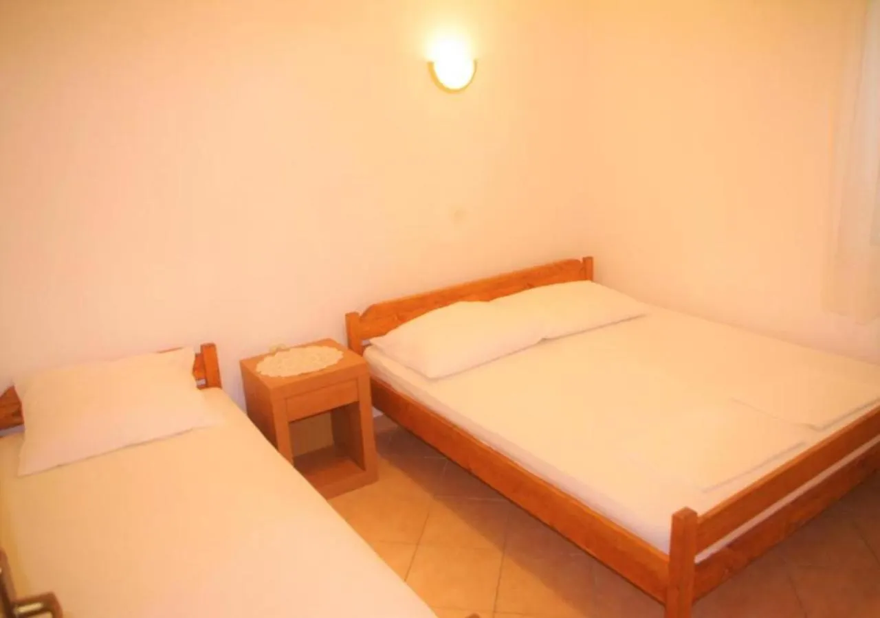 Gama 2 Apartment Vir Croatia