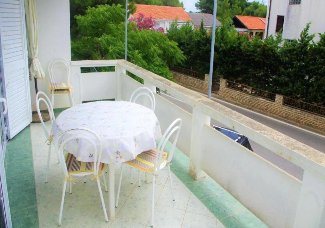 Gama 2 Apartment Vir