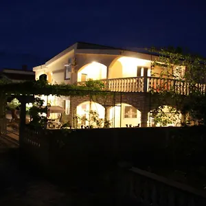 Casa Rada Vir
